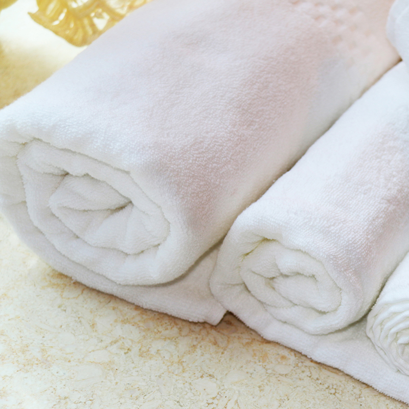 https://www.petophotelsupply.com/image/catalog/Hotel-Towels/Bath-Towels/Star-Hotel-21S-Cotton-Jacquard-Bath-Towel.jpg
